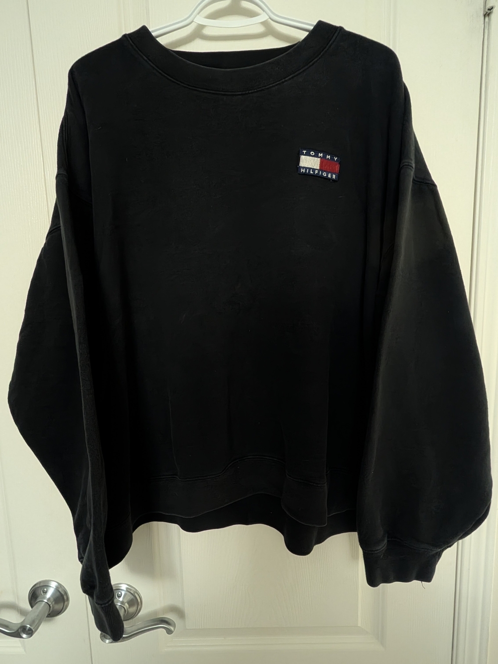 Vintage 90s Tommy Hilfiger Men’s Black Crewneck Sweatshirt
